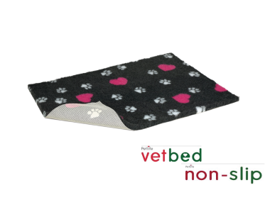 Vetbed® Non-Slip charcoal with cerise hearts and white paws 100 x 150 cm